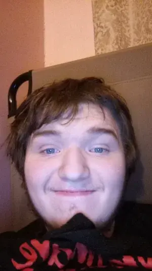 dakotazombie19 (18) male from US - sexting partner