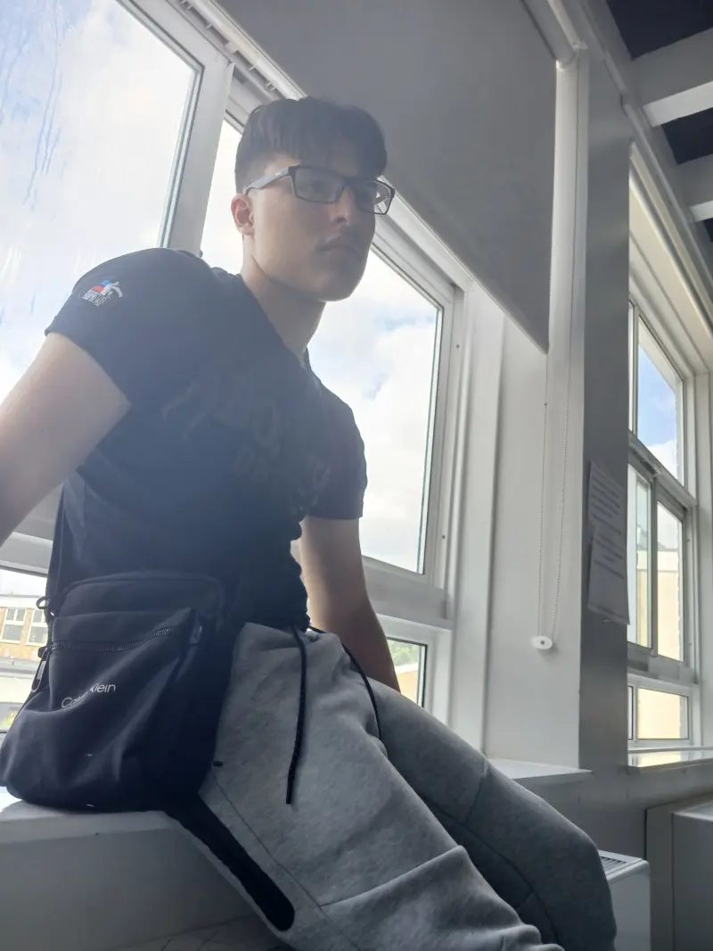 danny09i (18) male from GB - sexting partner