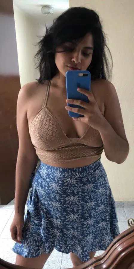 daxay44383 (18) female from SZ - sexting partner