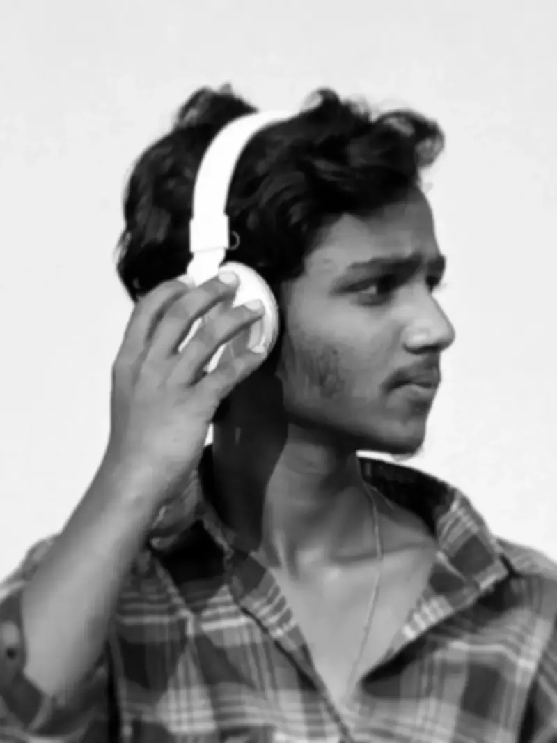 deepak_17_here (18) male from IN - sexting partner