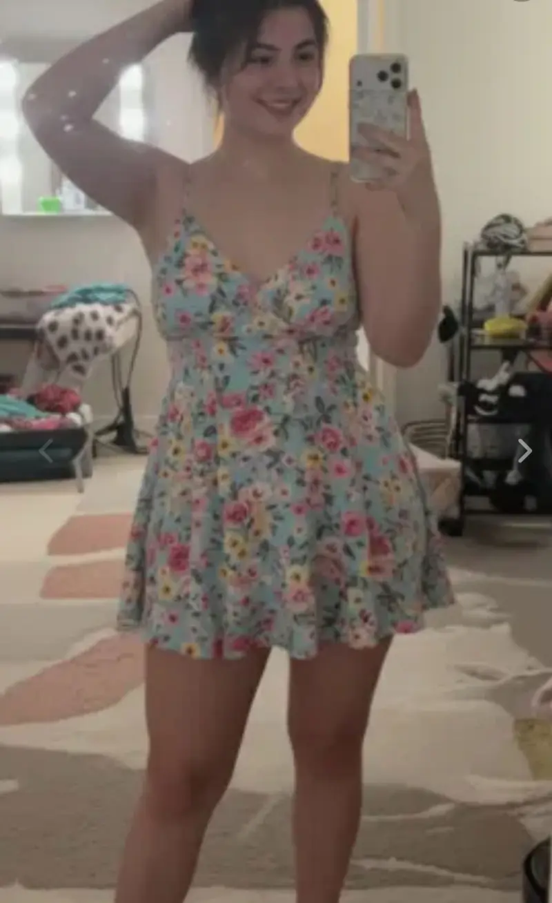 delowut (22) female from US - sexting partner