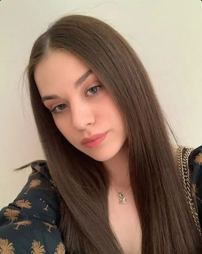 depiboj (21) female from US - sexting partner