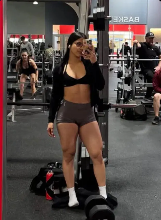 deyiliyhgf (18) female from US - sexting partner