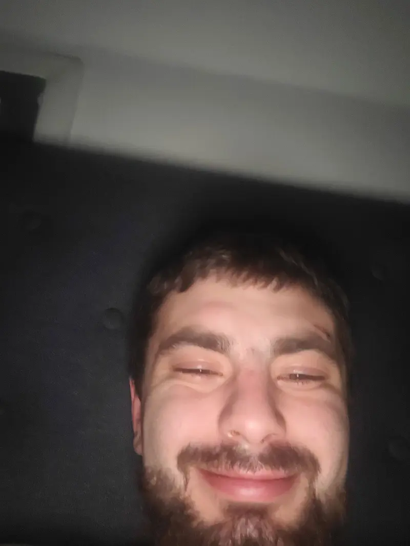 dh98 (18) male from SE - sexting partner