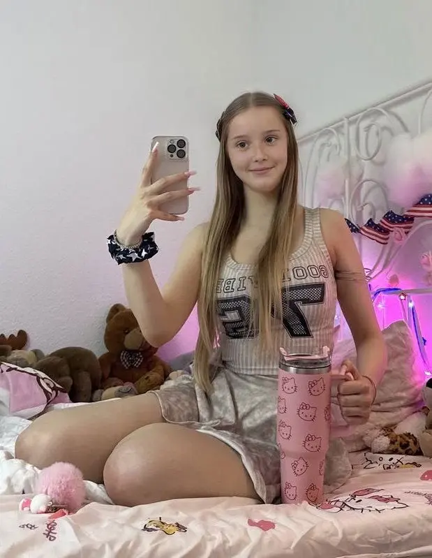 dharijd430 (19) female from IE - sexting partner