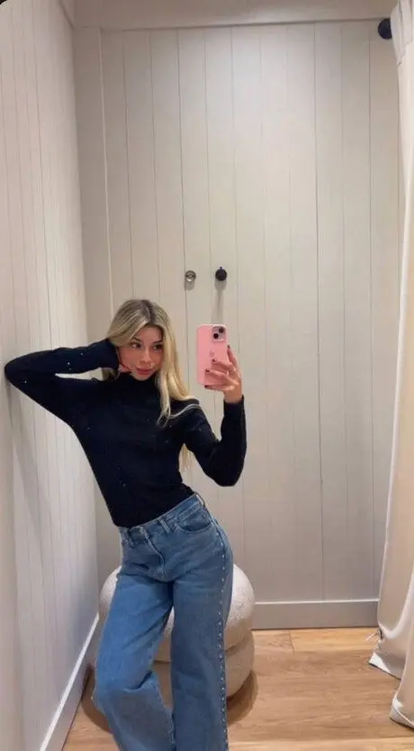 dijiwe9057 (18) female from GB - sexting partner