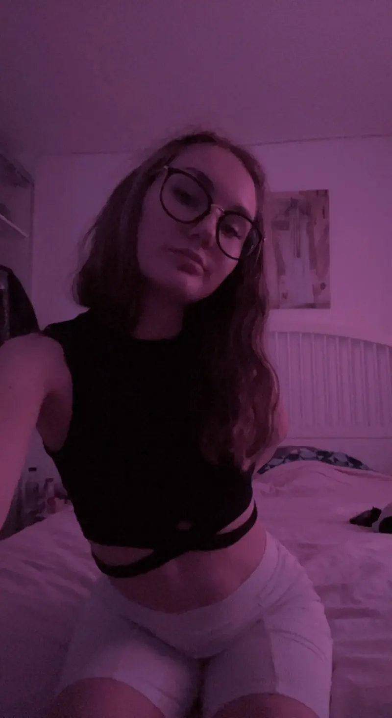 dikosan938 (18) female from US - sexting partner