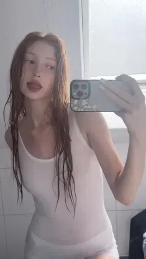 dinav54837 (25) female from GB - sexting partner