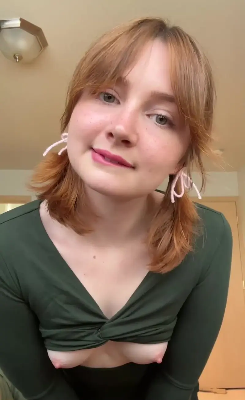 dinevix345 (18) female from GB - sexting partner