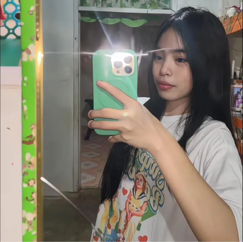 dinisik224 (18) female from GB - sexting partner