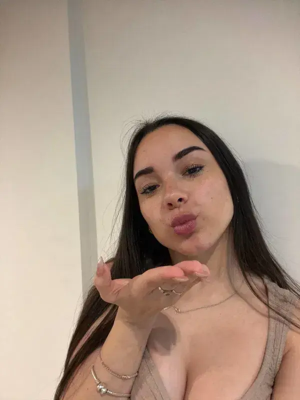 diraleh786 (23) female from US - sexting partner