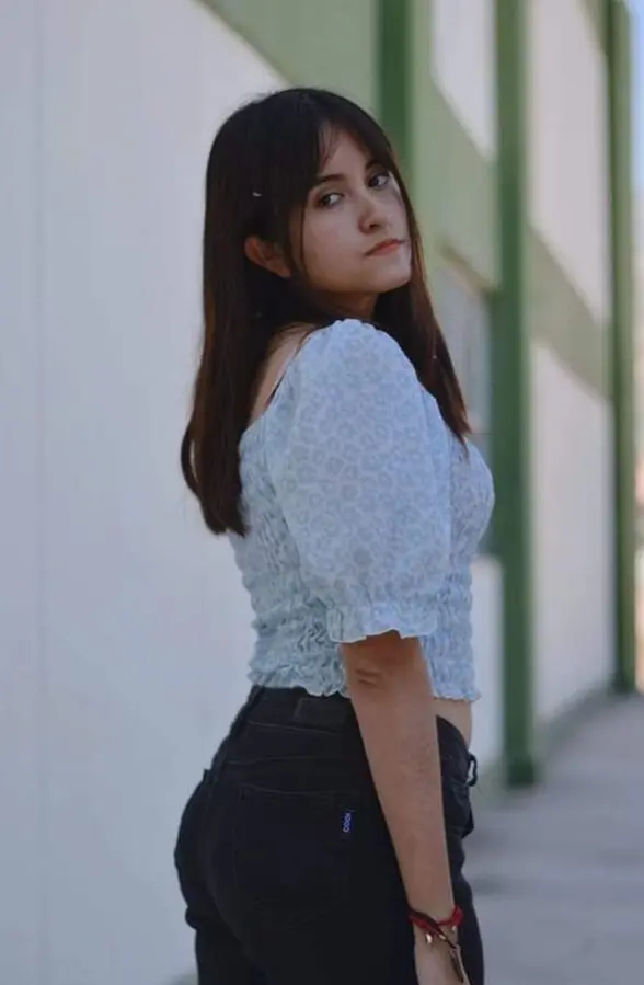 disijiry (18) female from US - sexting partner