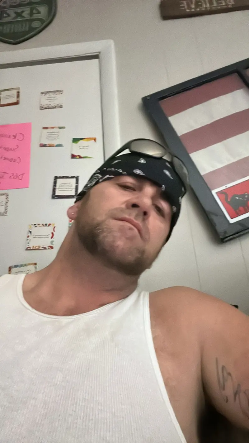 djsalmons2024 (18) male from US - sexting partner