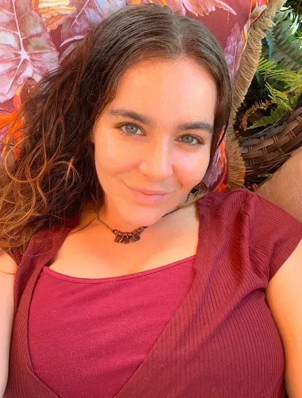 dobis32193 (21) female from GB - sexting partner