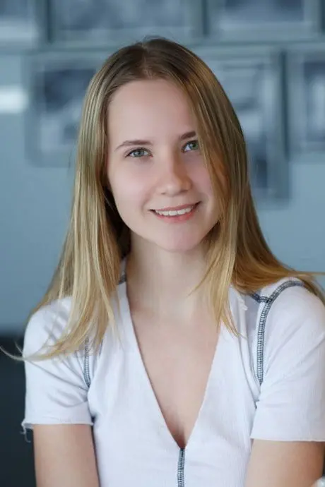 dodak68069 (18) female from CA - sexting partner