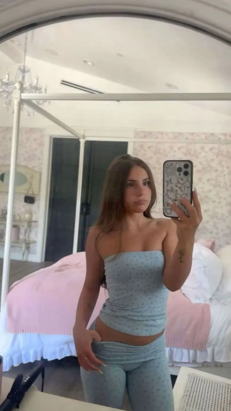 doeblerdebbie11 (20) female from LU - sexting partner