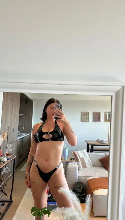 dofeyo6980 (18) female from GB - sexting partner