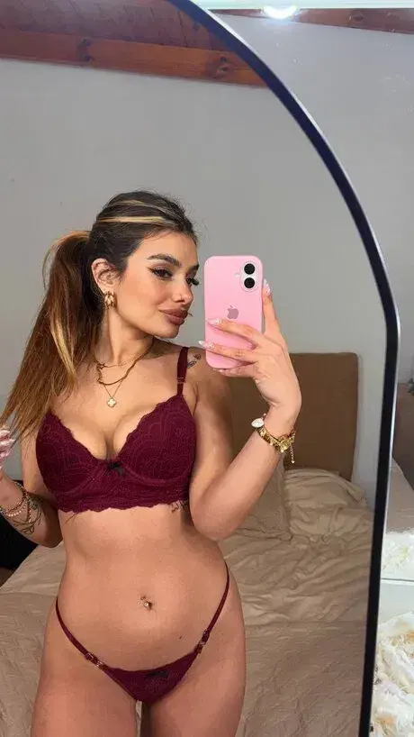 dogev97940 (18) female from CH - sexting partner