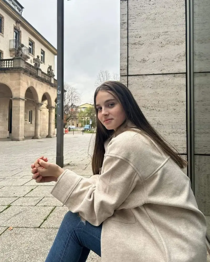 dojokig (18) female from US - sexting partner