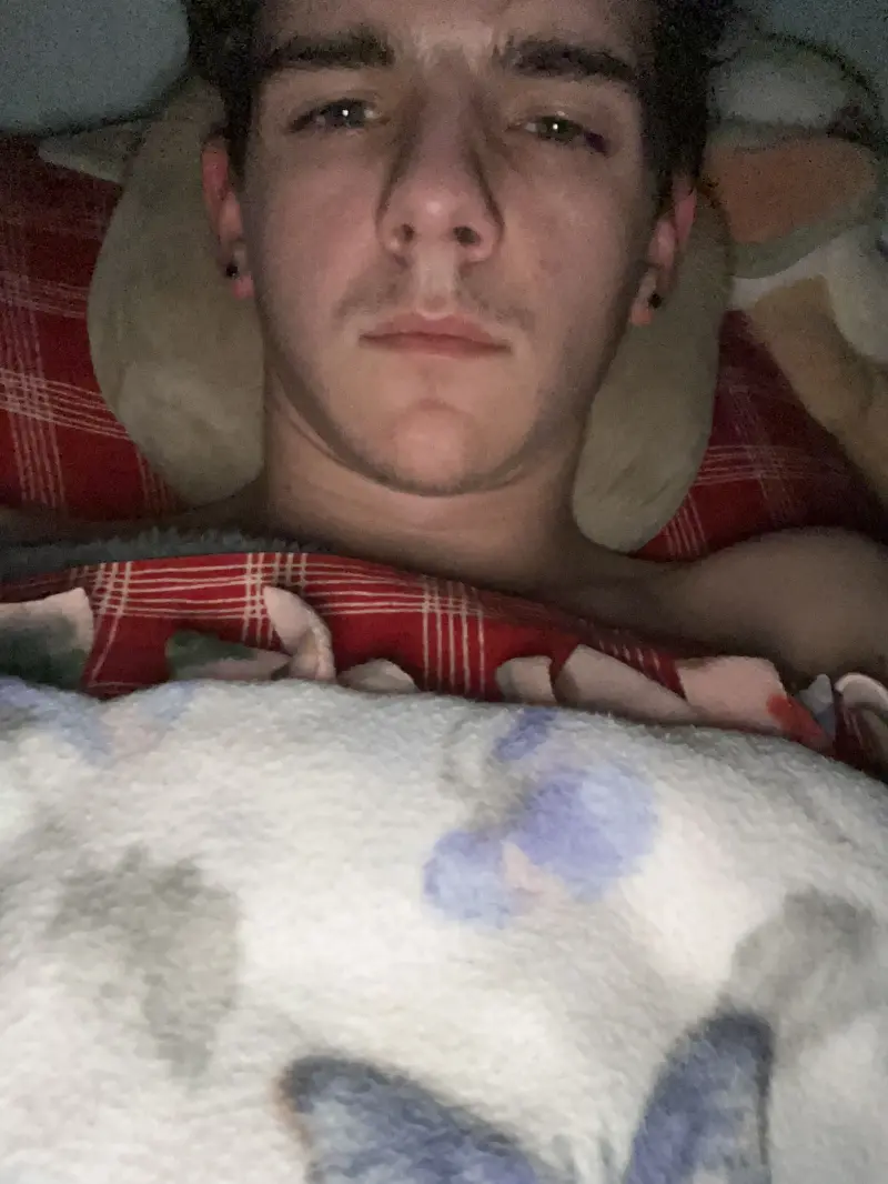 doomraider1375 (18) male from US - sexting partner