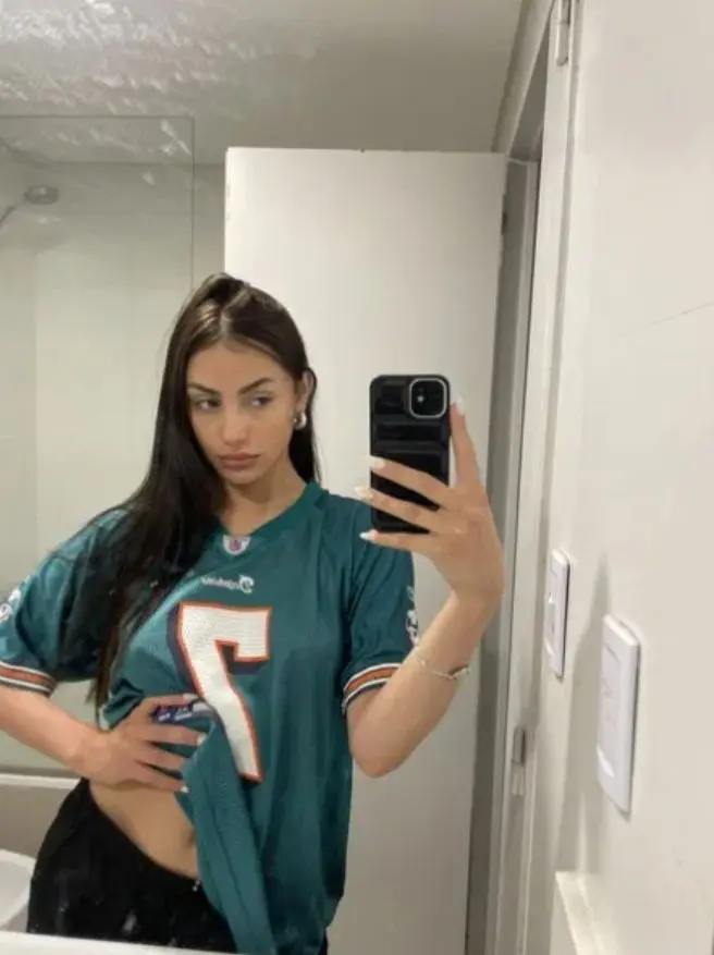 dorataj (22) female from US - sexting partner