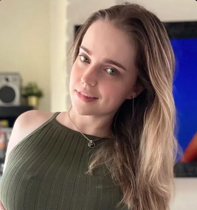 dotofenvc (18) female from US - sexting partner