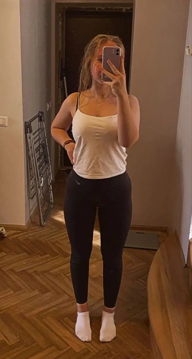 dowaxij520 (18) female from US - sexting partner