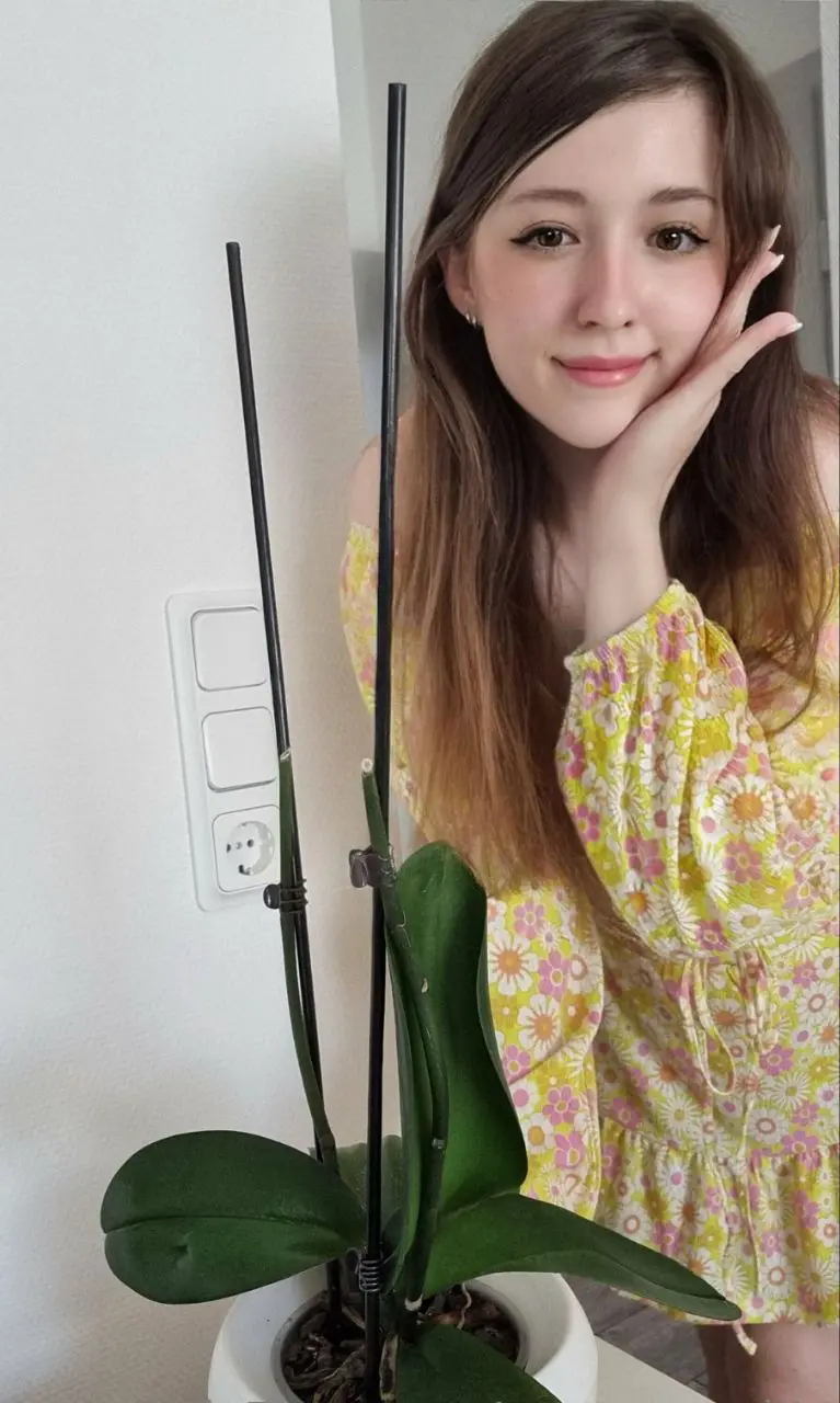 drvanmrthe (23) female from FR - sexting partner