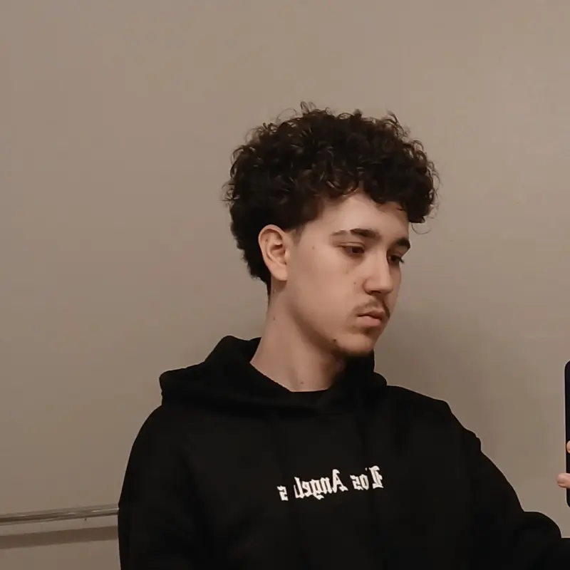 durbinpatterson22 (18) male from US - sexting partner