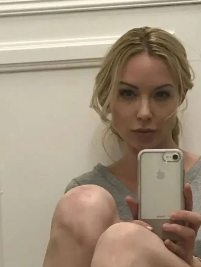 duvuxuna (18) female from GB - sexting partner