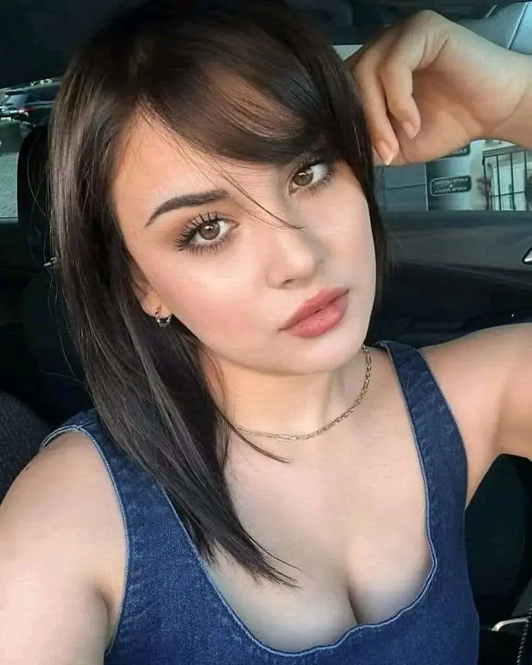 dybomyla (18) female from US - sexting partner