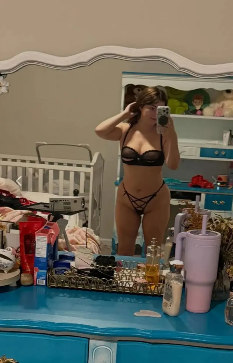 dyrozihj (22) female from US - sexting partner