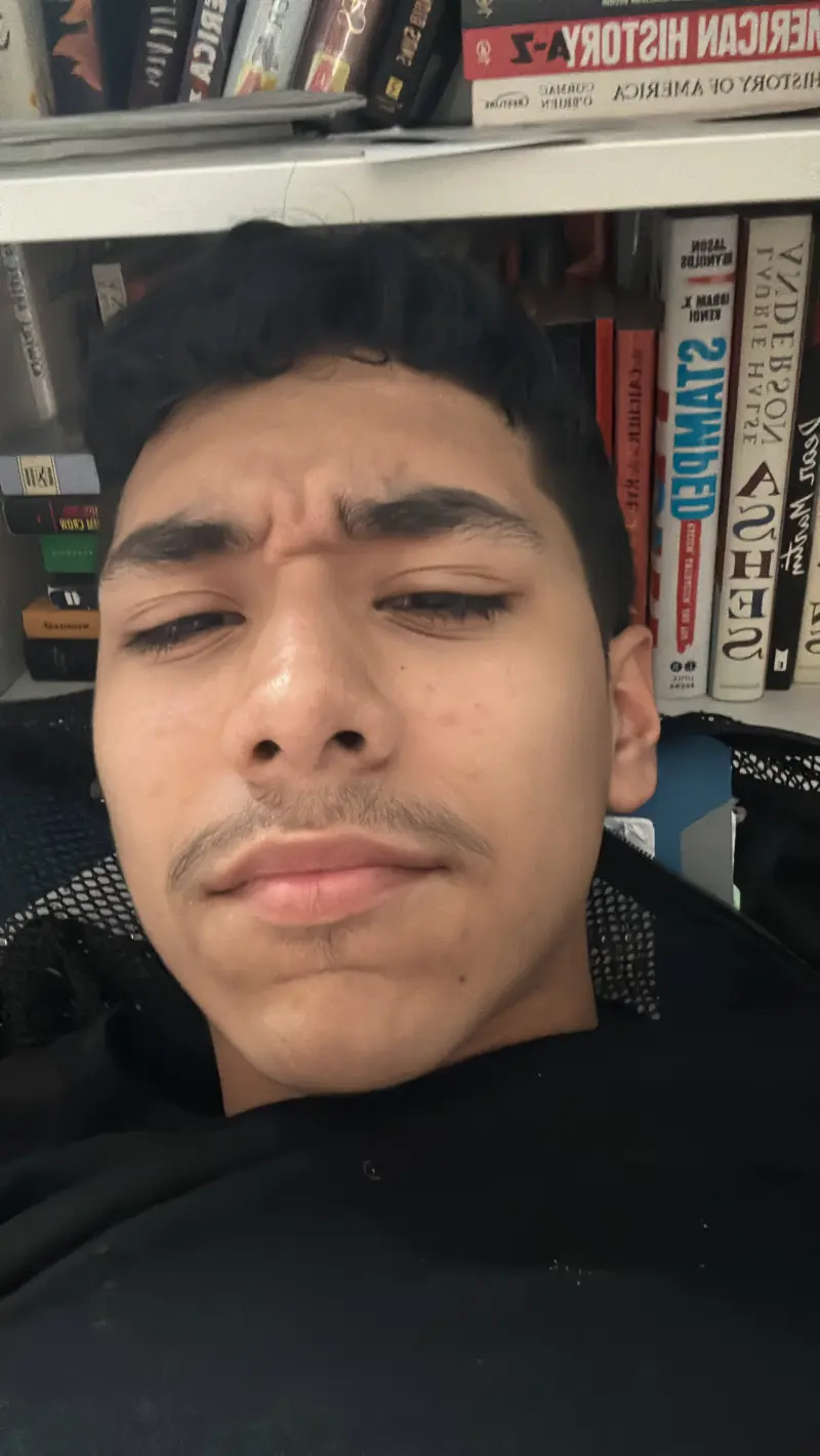 edgerflores (18) male from US - sexting partner