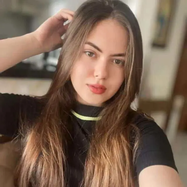 eeef772 (18) female from US - sexting partner