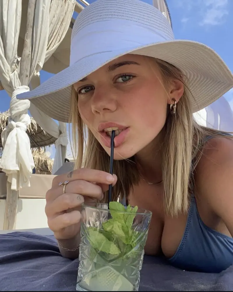 egohuetoy (18) female from GB - sexting partner