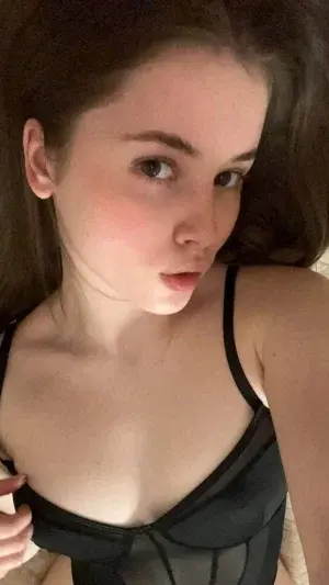 eila809023567 (18) female from US - sexting partner