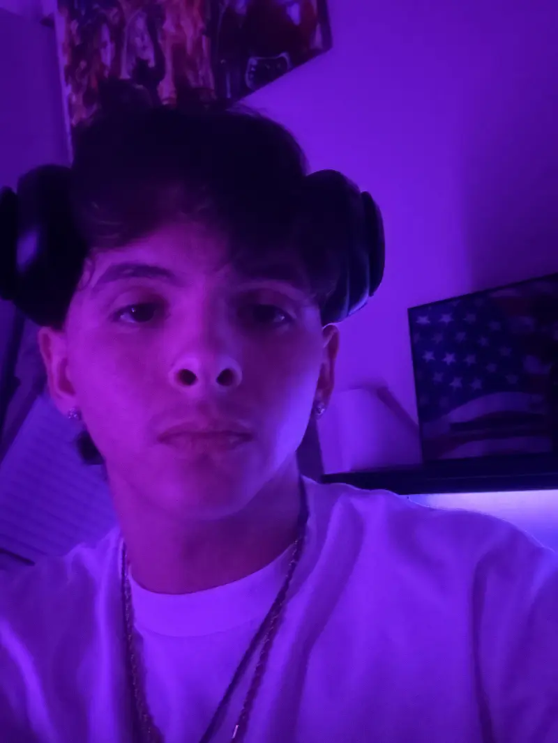 ejbulmer07 (18) male from US - sexting partner