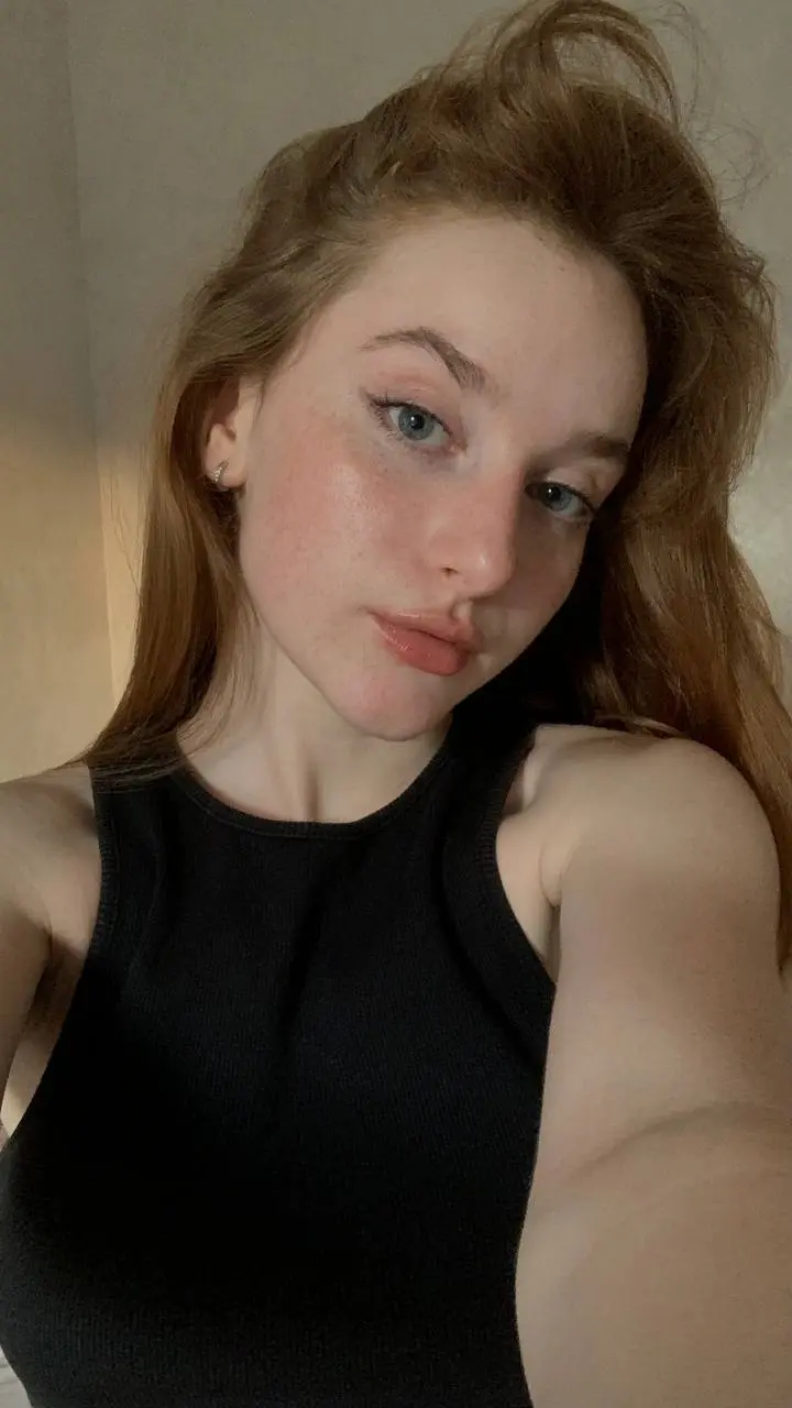 elenabrooks (18) female from US - sexting partner