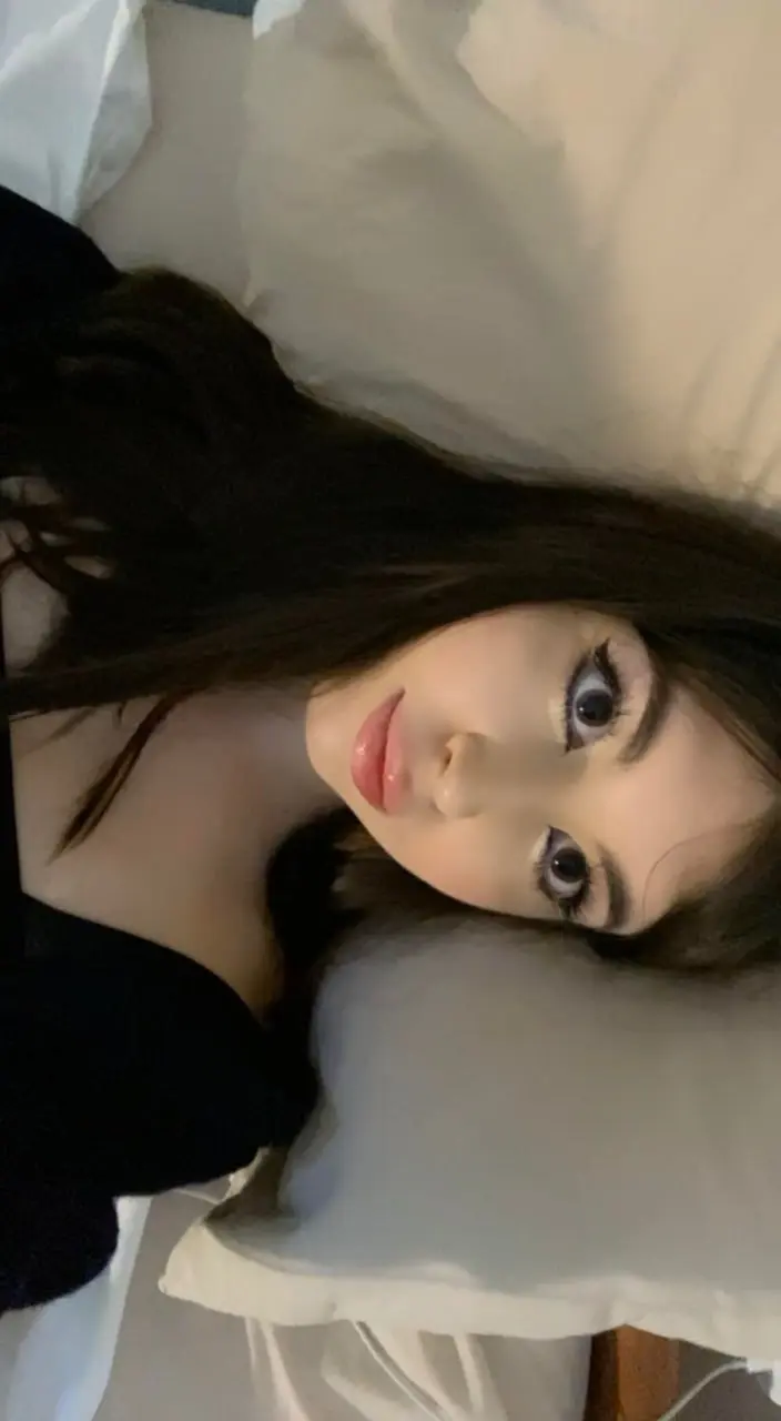 elianammm1 (18) female from US - sexting partner