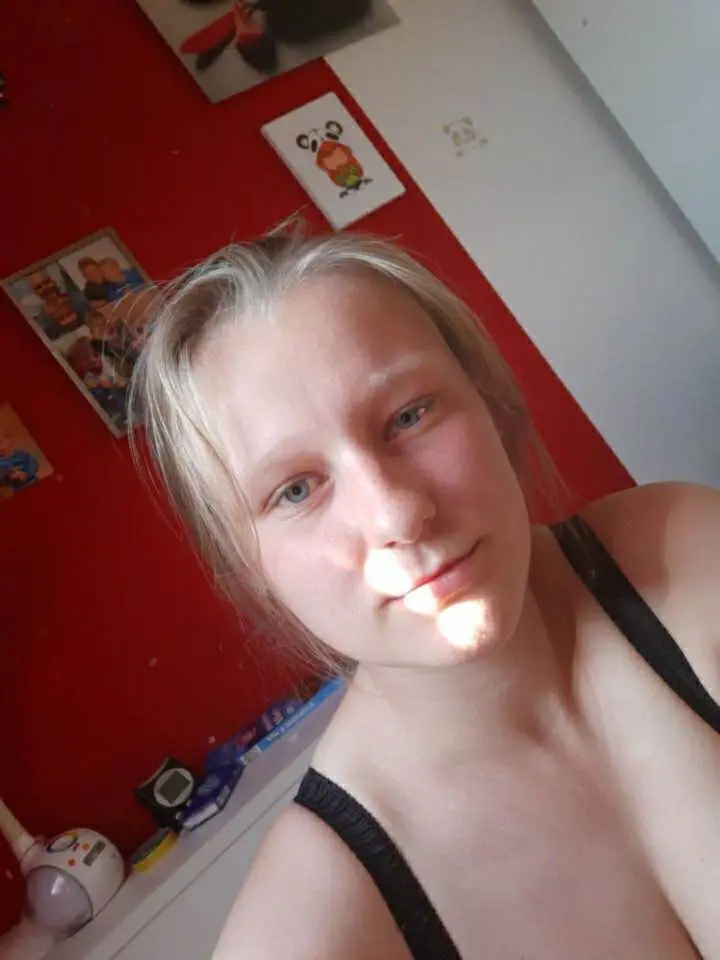 eo0u7acuv0 (18) female from GE - sexting partner