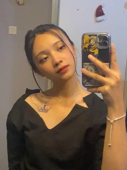 eqevodo (23) female from AU - sexting partner