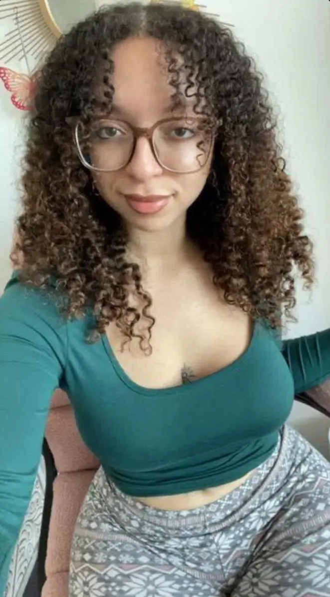 ertbuc (21) female from US - sexting partner