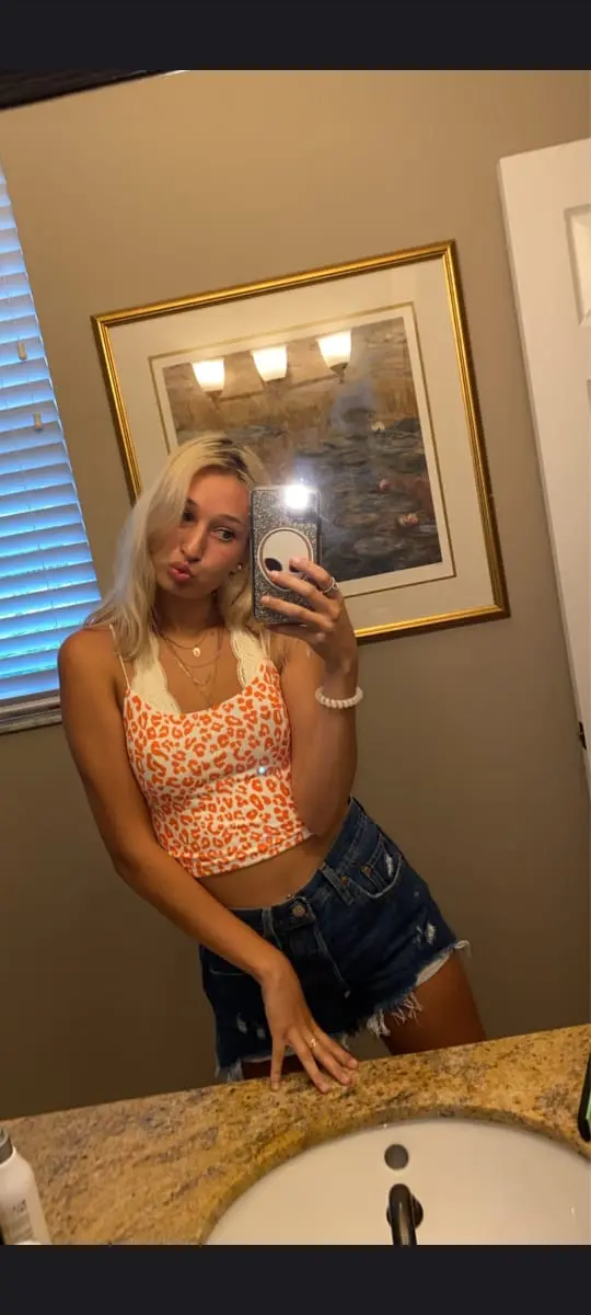 evaly69 (18) female from US - sexting partner