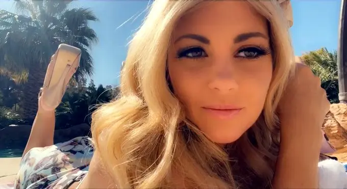 evelyn_ande4332 (18) female from US - sexting partner