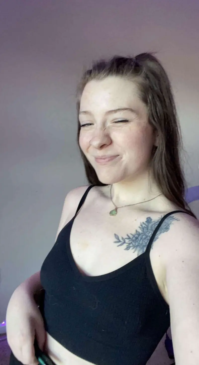 evewryfun (18) female from US - sexting partner