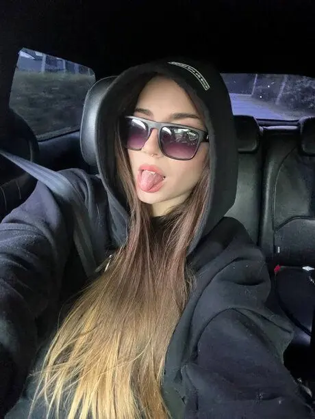 ew62hztndo (26) female from CA - sexting partner