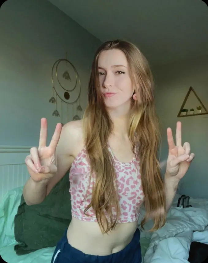 ewaftkriw (18) female from GB - sexting partner