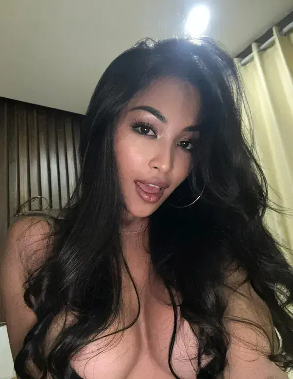 exhev (18) female from GB - sexting partner