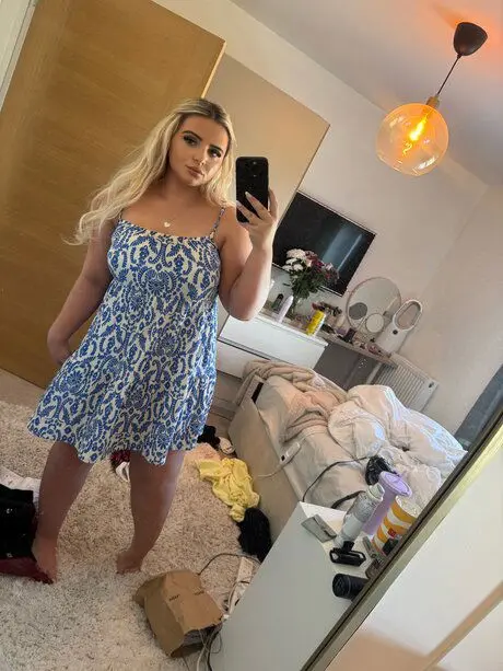 fabena9122 (18) female from GB - sexting partner