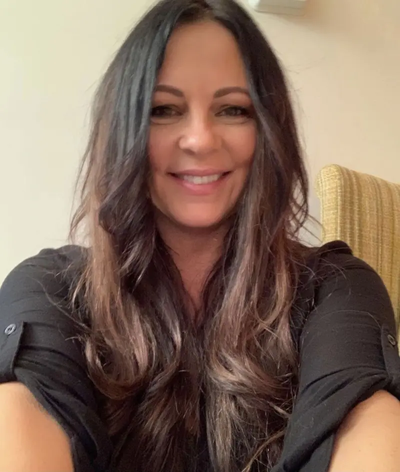 facebookpaid354 (33) female from US - sexting partner